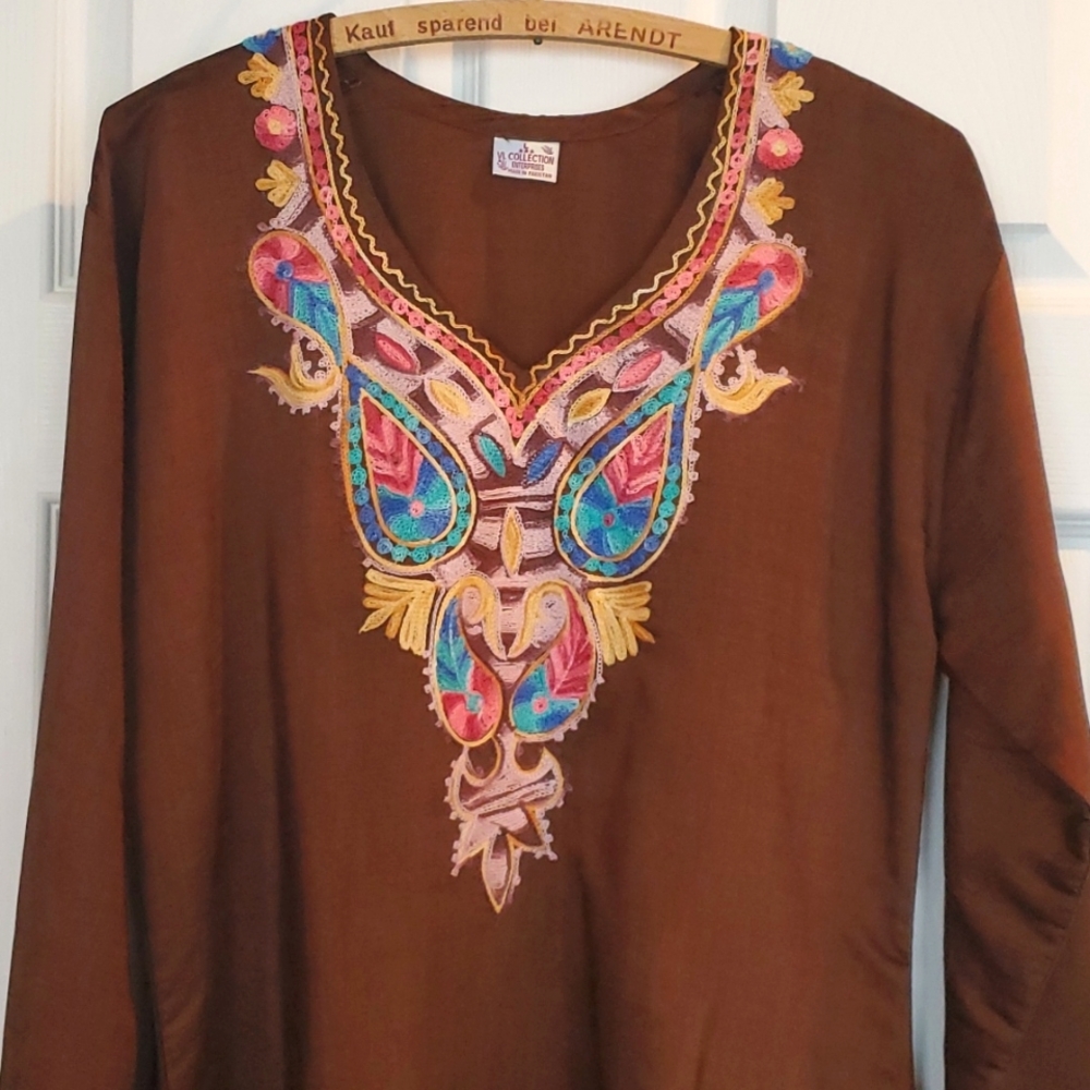 VL Collection embroidered kurta, Large